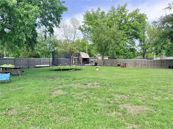 $325,000 | 1809 Hillcrest Drive, Trenton, MO 64683