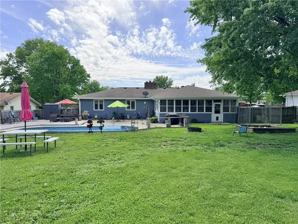 $325,000 | 1809 Hillcrest Drive, Trenton, MO 64683