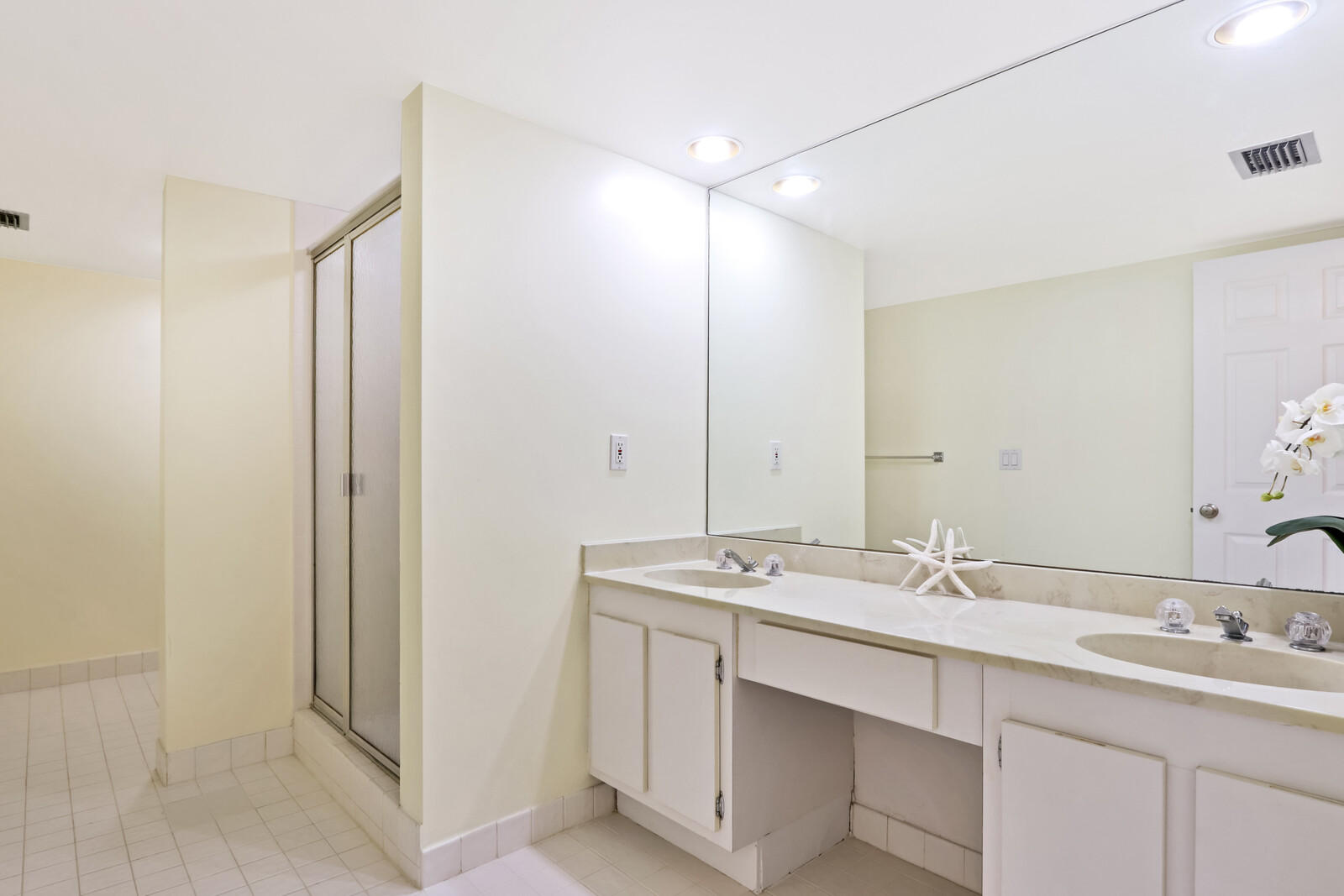 1100 Surf Road, Unit 113 Singer Island, FL 33404 - Photo 14 of 37 Master Bath