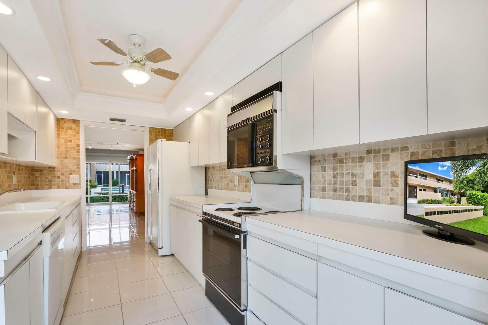 1100 Surf Road, Unit 113 Singer Island, FL 33404 - Photo 9 of 37 Kitchen