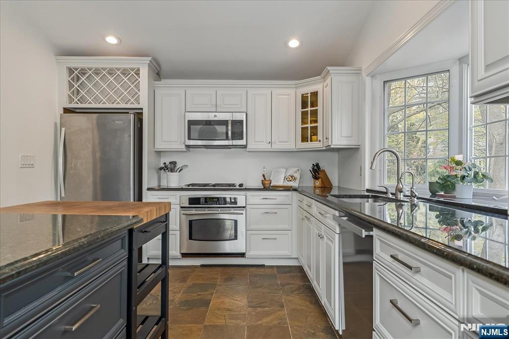 8-10 Lessing Road West Orange, NJ 07052 - Photo 8 of 38