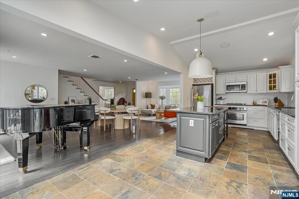 8-10 Lessing Road West Orange, NJ 07052 - Photo 10 of 38