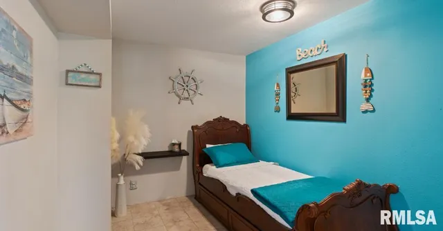 $1,100,000 | 1109-1111 Sunset Drive, East Peoria, IL 61611