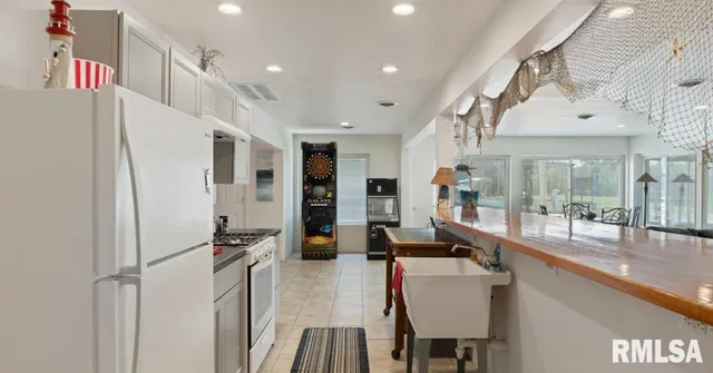 $1,100,000 | 1109-1111 Sunset Drive, East Peoria, IL 61611