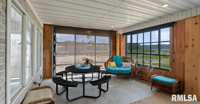 $1,100,000 | 1109-1111 Sunset Drive, East Peoria, IL 61611