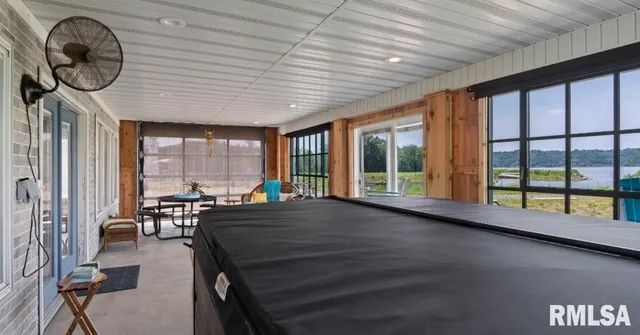 $1,100,000 | 1109-1111 Sunset Drive, East Peoria, IL 61611