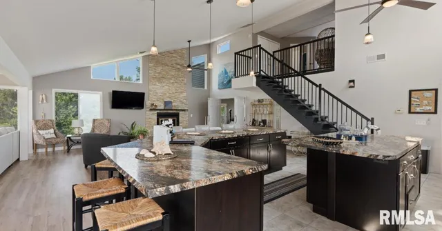 $1,100,000 | 1109-1111 Sunset Drive, East Peoria, IL 61611