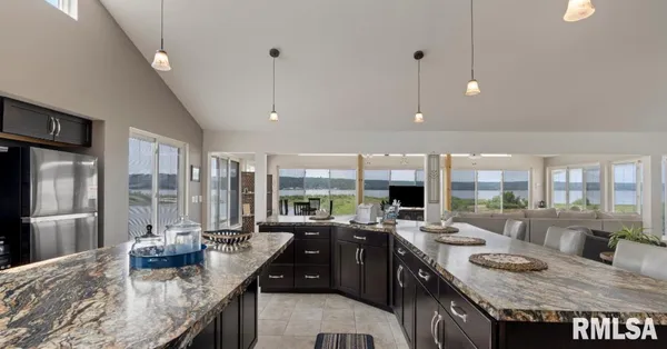 $1,100,000 | 1109-1111 Sunset Drive, East Peoria, IL 61611