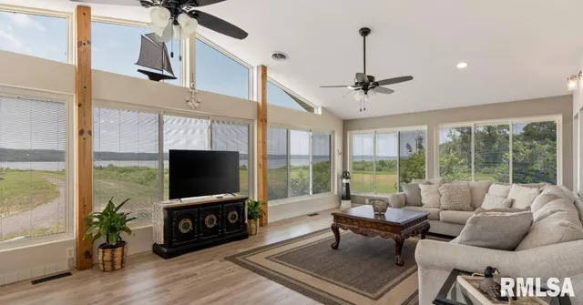 $1,100,000 | 1109-1111 Sunset Drive, East Peoria, IL 61611