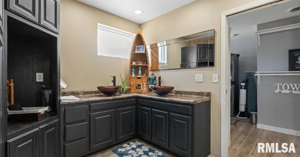 $1,100,000 | 1109-1111 Sunset Drive, East Peoria, IL 61611