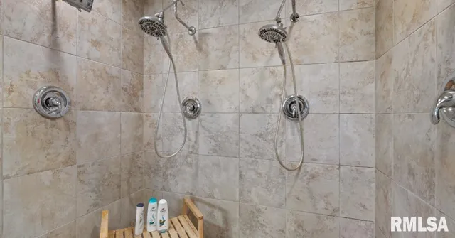 $1,100,000 | 1109-1111 Sunset Drive, East Peoria, IL 61611