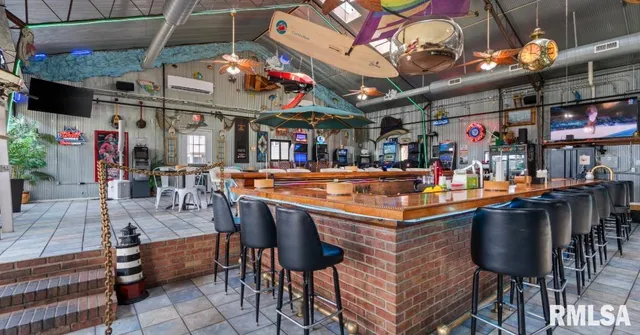 $1,100,000 | 1109-1111 Sunset Drive, East Peoria, IL 61611