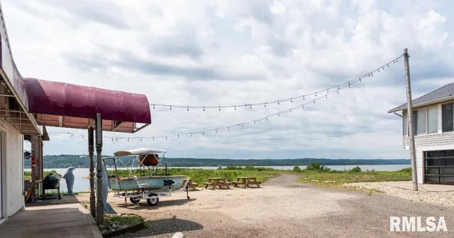 $1,100,000 | 1109-1111 Sunset Drive, East Peoria, IL 61611