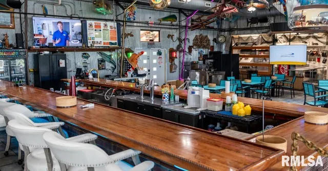 $1,100,000 | 1109-1111 Sunset Drive, East Peoria, IL 61611