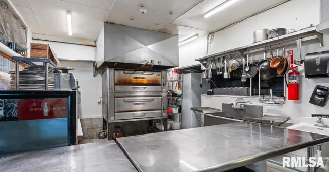 $1,100,000 | 1109-1111 Sunset Drive, East Peoria, IL 61611