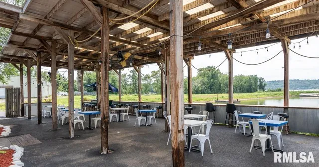 $1,100,000 | 1109-1111 Sunset Drive, East Peoria, IL 61611