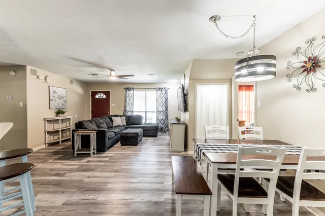 $299,999 | 65 Cauthen Drive, Huntsville, TX 77320