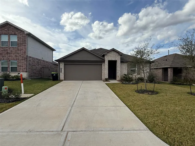 $2,250 | 40619 Pine Spruce Lane, Magnolia, TX 77354