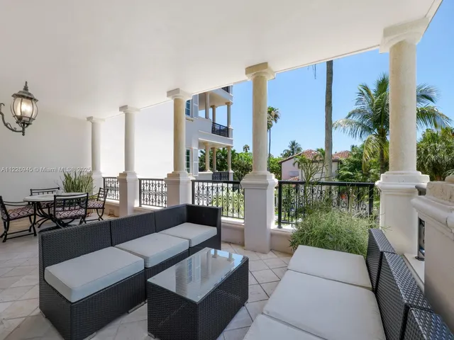 $4,100,000 | 19126 Fisher Island Drive, Unit 19126, Miami Beach, FL 33109
