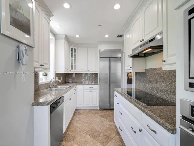 $4,100,000 | 19126 Fisher Island Drive, Unit 19126, Miami Beach, FL 33109