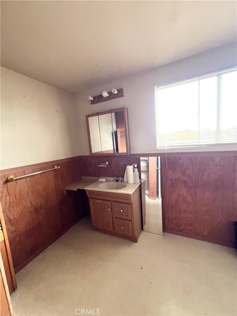 45080 Terwilliger Road Anza, CA 92539 - Photo 7 of 45 a spacious bathroom with a tub sink and mirror
