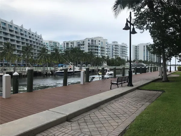 $2,400 | 3001 Northeast 185th Street, Unit 422, Aventura, FL 33180