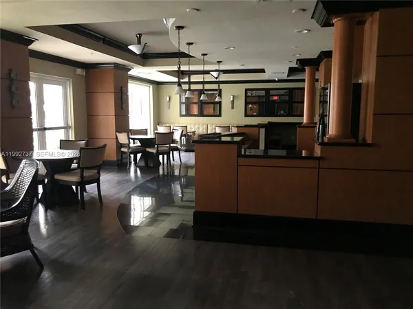 $2,400 | 3001 Northeast 185th Street, Unit 422, Aventura, FL 33180