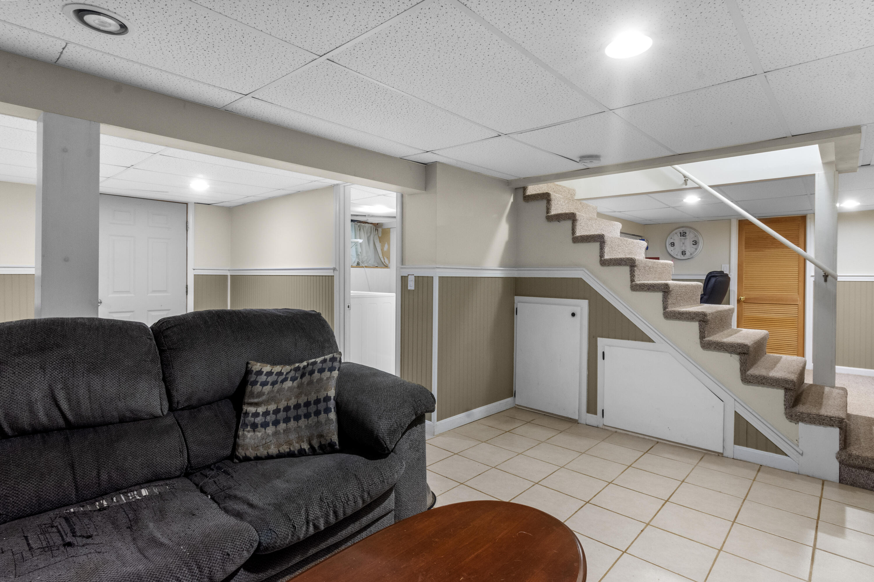 30 Patience Lane Cotuit, MA 02635 - Photo 16 of 27 a living room with furniture