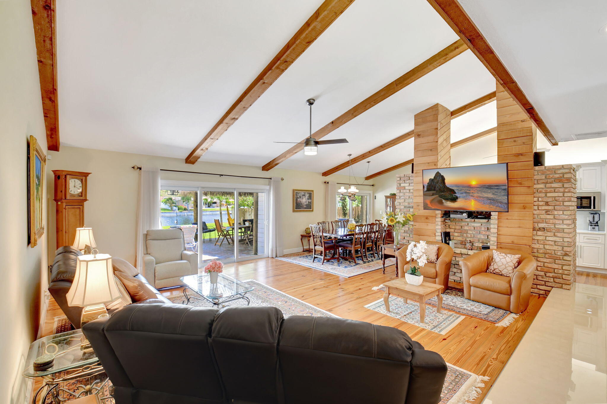 147 Oregon Lane Boca Raton, FL 33487 - Photo 32 of 83 Living/Dining Area