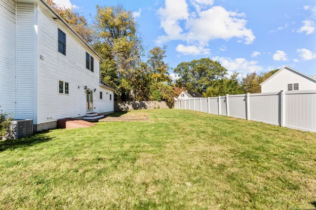 a view of a house with backyard