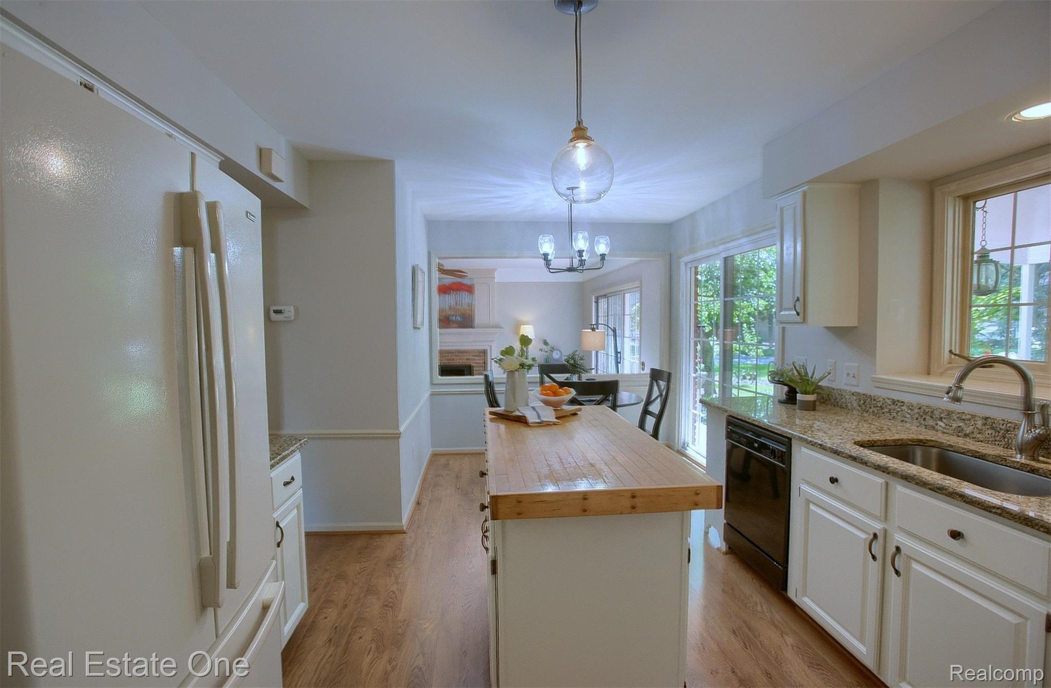 3260 Windwood Road West Bloomfield, MI 48324 - Photo 11 of 41 12-Kitchen 3rd View.jpg