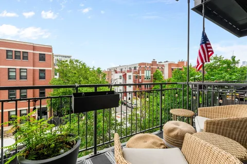 $365,000 | 859 West Erie Street, Unit 408, Chicago, IL 60642