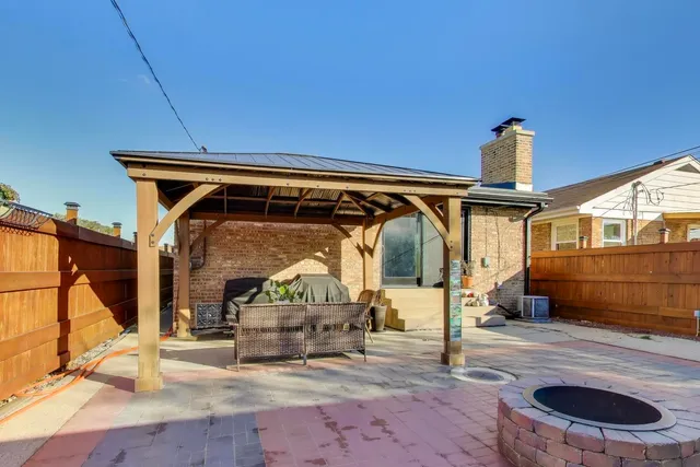 $450,000 | 5935 West Henderson Street, Chicago, IL 60634