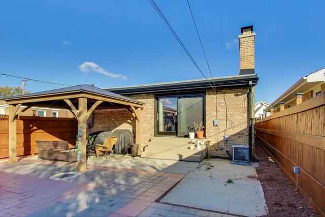 $450,000 | 5935 West Henderson Street, Chicago, IL 60634