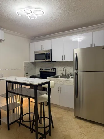 $2,000 | 5435 Southwest 153rd Avenue Road, Unit 2, Miami, FL 33185