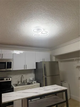 $2,000 | 5435 Southwest 153rd Avenue Road, Unit 2, Miami, FL 33185