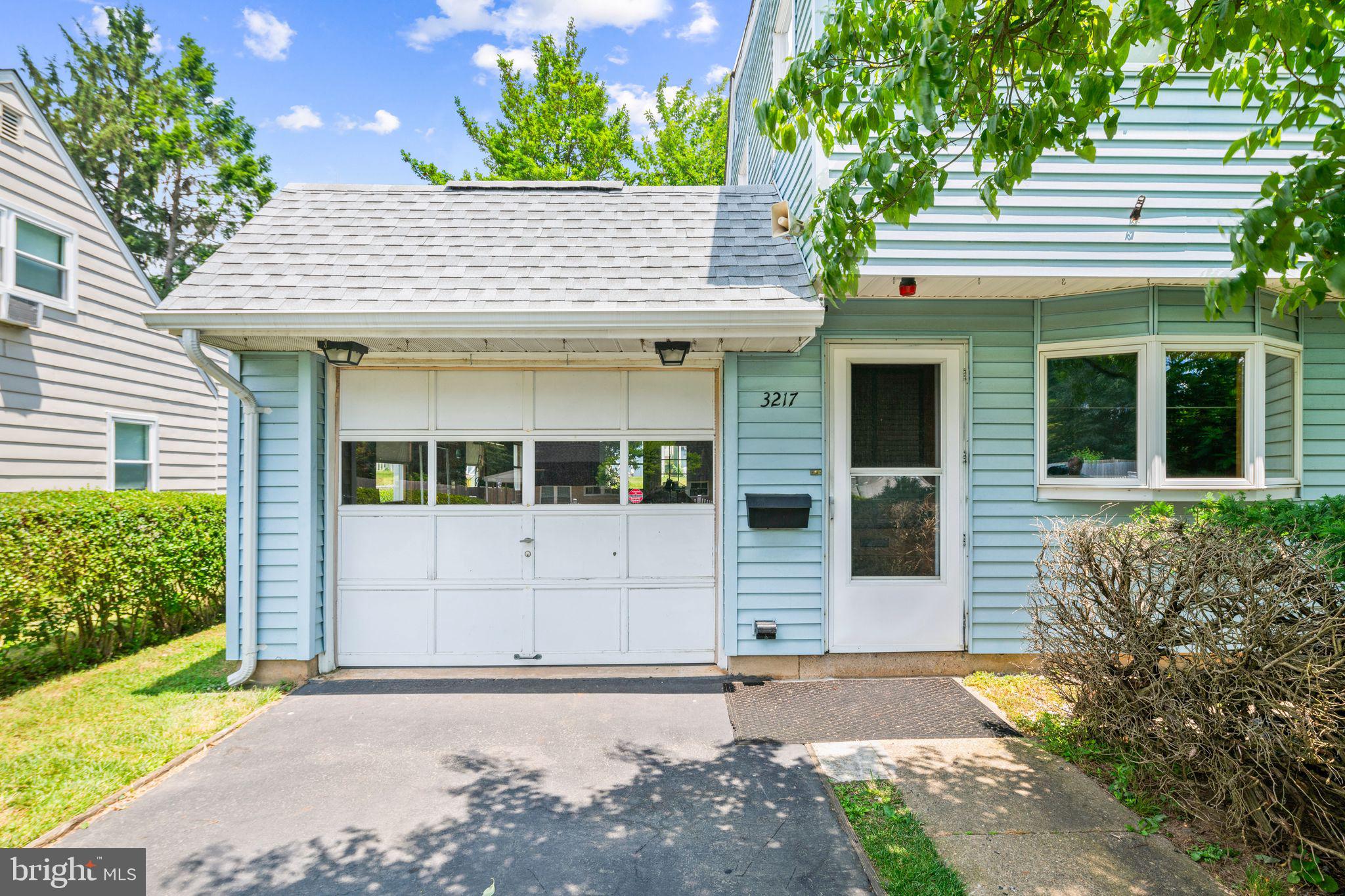 3217 Holyoke Road Philadelphia, PA 19114 - Photo 4 of 34 Gallery Image 4
