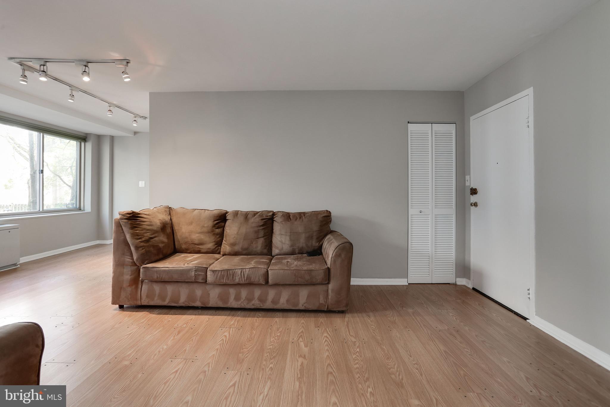 922 24th Street Northwest, Unit 104 Washington, DC 20037 - Photo 6 of 25 Living Room