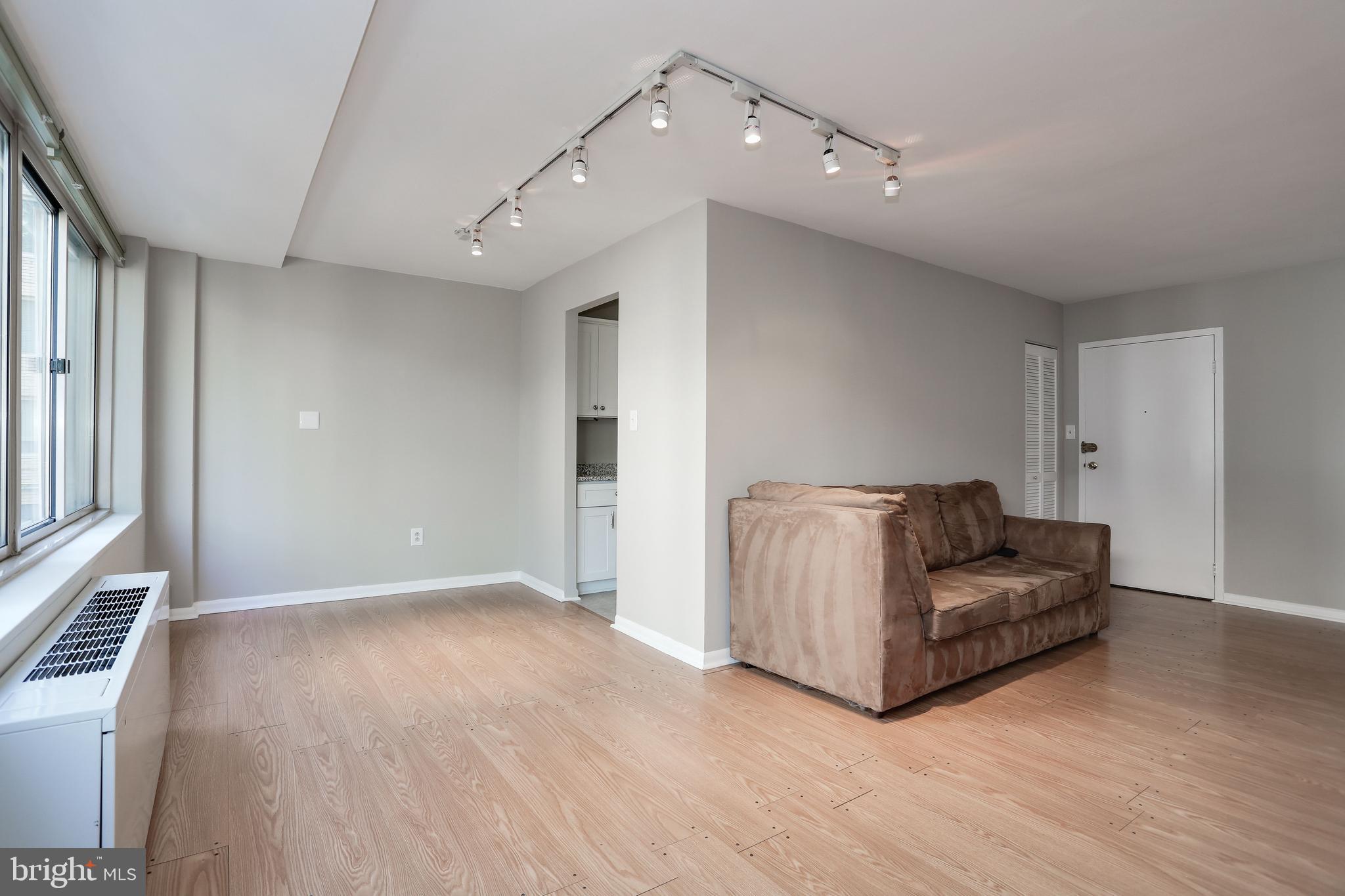 922 24th Street Northwest, Unit 104 Washington, DC 20037 - Photo 7 of 25 Living Room