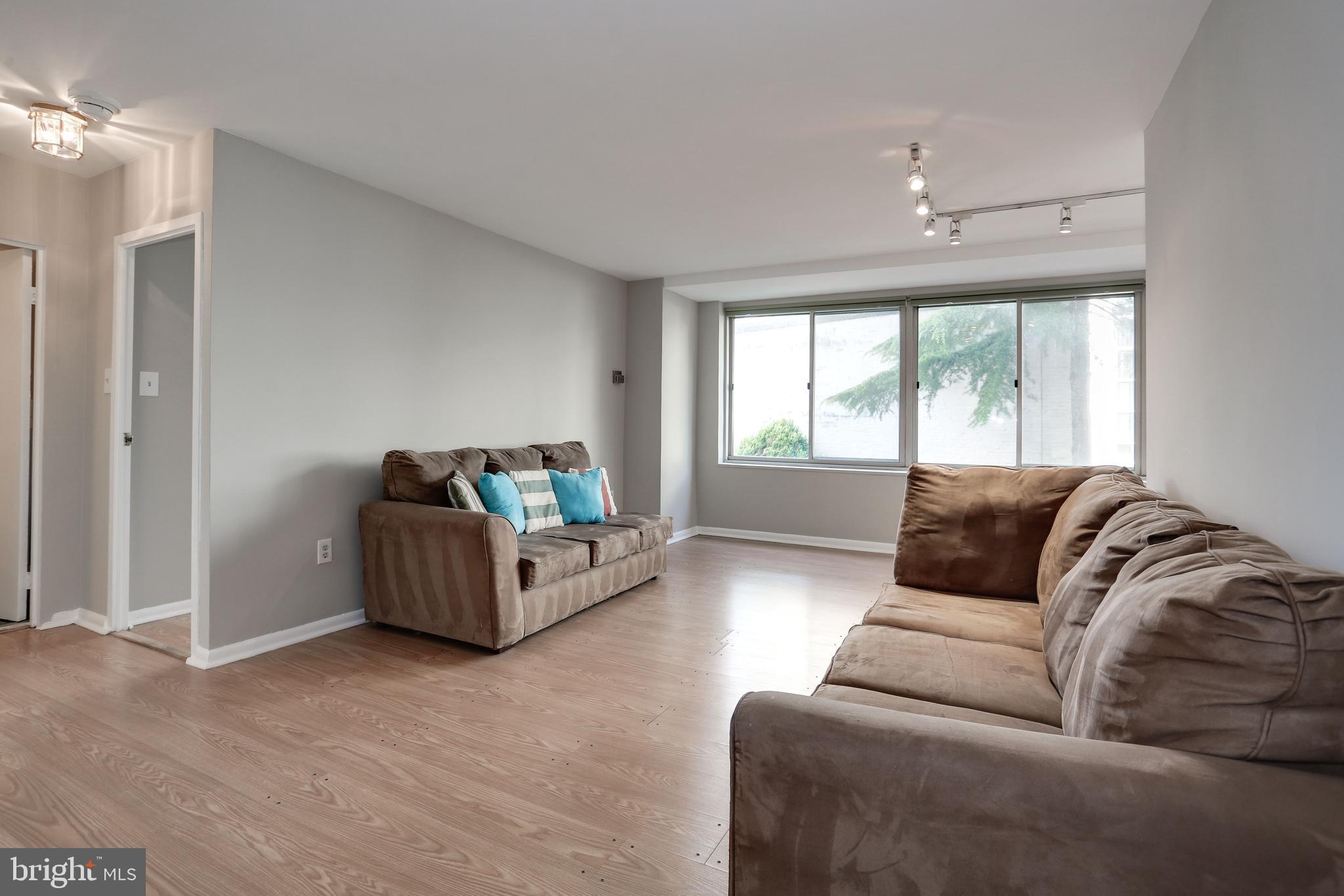 922 24th Street Northwest, Unit 104 Washington, DC 20037 - Photo 8 of 25 Living Room