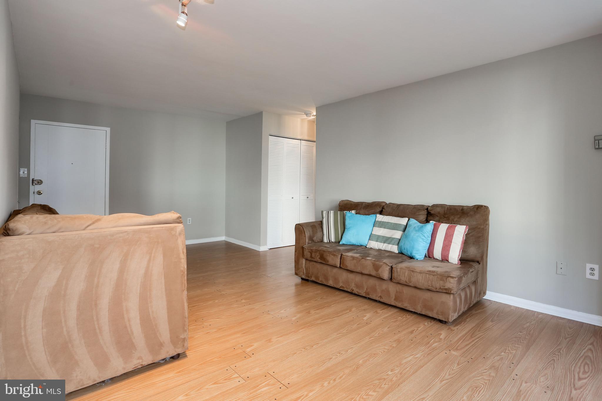 922 24th Street Northwest, Unit 104 Washington, DC 20037 - Photo 9 of 25 Living Room