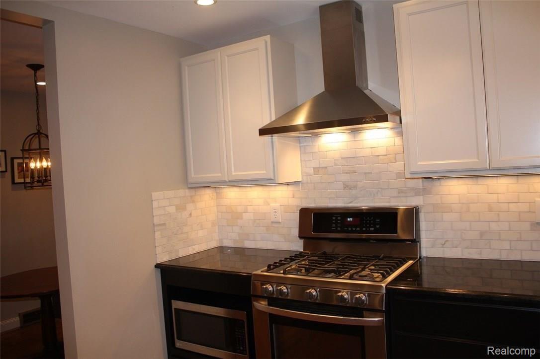 1364 Devonshire Road Grosse Pointe, MI 48230 - Photo 7 of 29 Kitchen