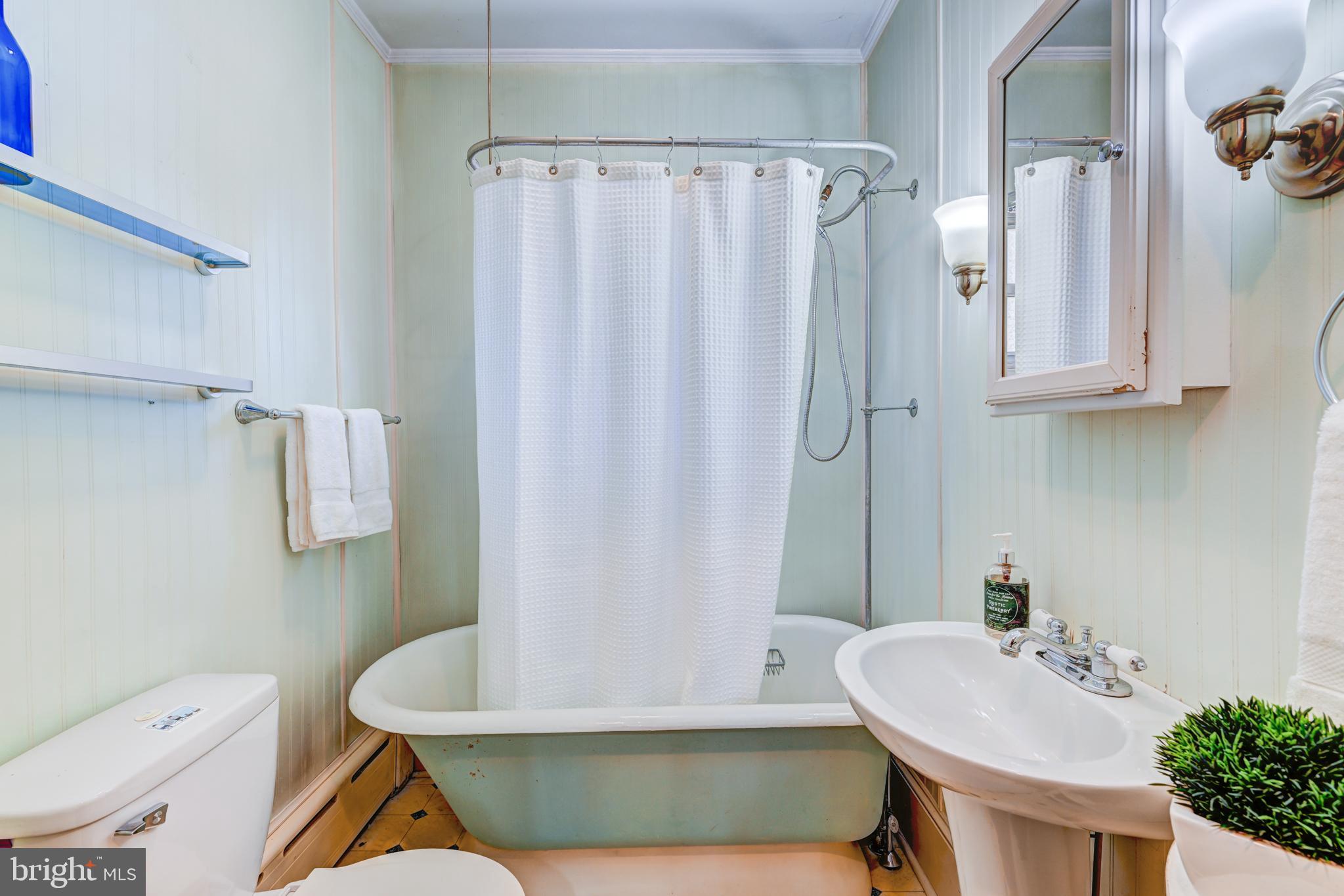 237 Pinetown Road Audubon, PA 19403 - Photo 11 of 25 Bathroom