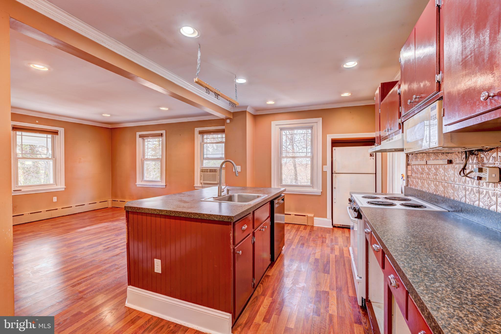 Kitchen - family room
