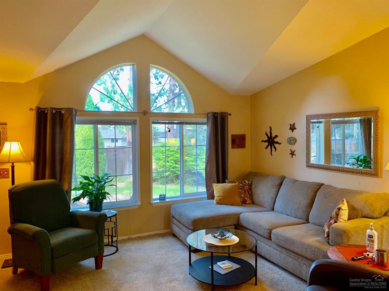 141 Southwest 15th Street, Unit 37 Bend, OR 97702 - Photo 10 of 23 Livingroom