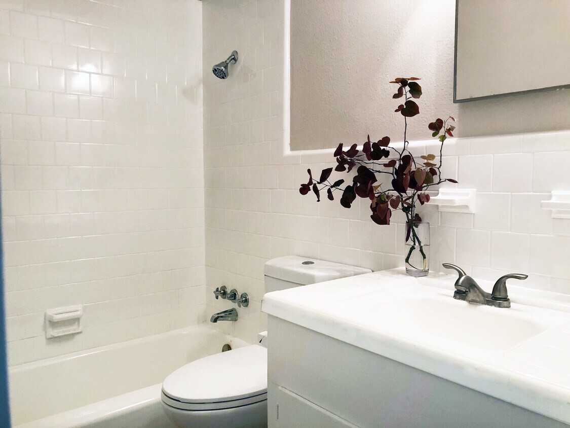 9733 Neuens Road, Unit 10 Houston, TX 77080 - Photo 4 of 9