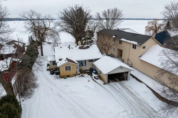 $925,000 | 6617 North Shore Trail, Forest Lake, MN 55025