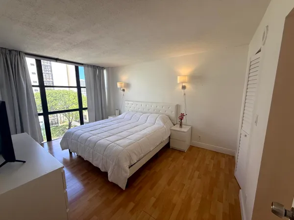$2,300 | 16909 North Bay Road, Unit 507, Sunny Isles Beach, FL 33160