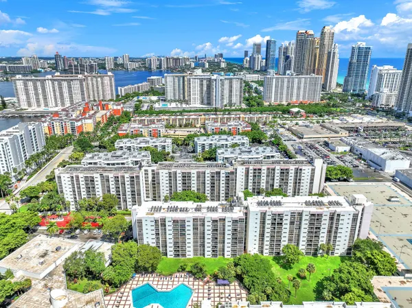 $2,300 | 16909 North Bay Road, Unit 507, Sunny Isles Beach, FL 33160