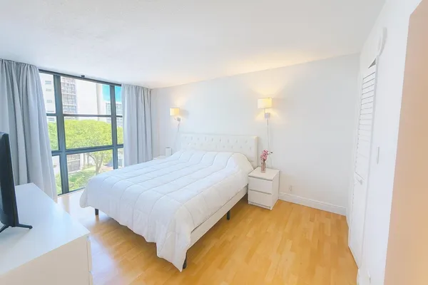 $2,300 | 16909 North Bay Road, Unit 507, Sunny Isles Beach, FL 33160